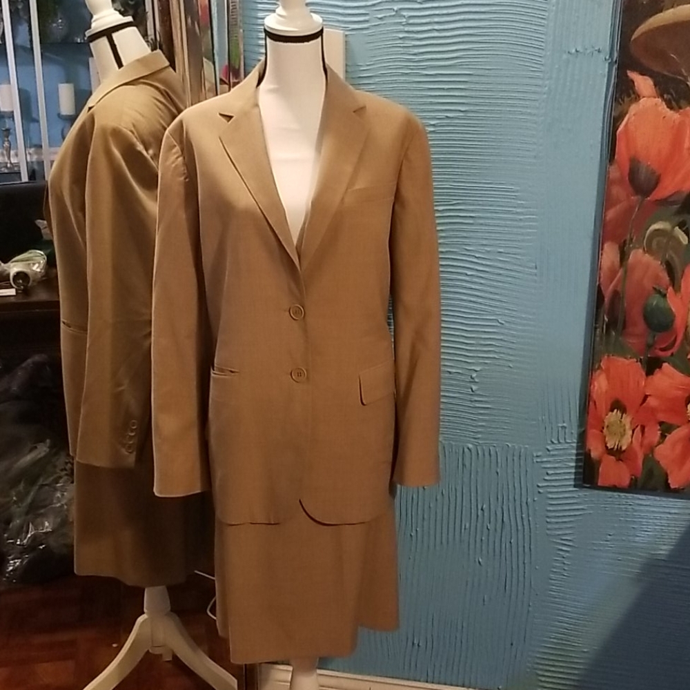 TALBOTS WOMANS WOOL SUIT